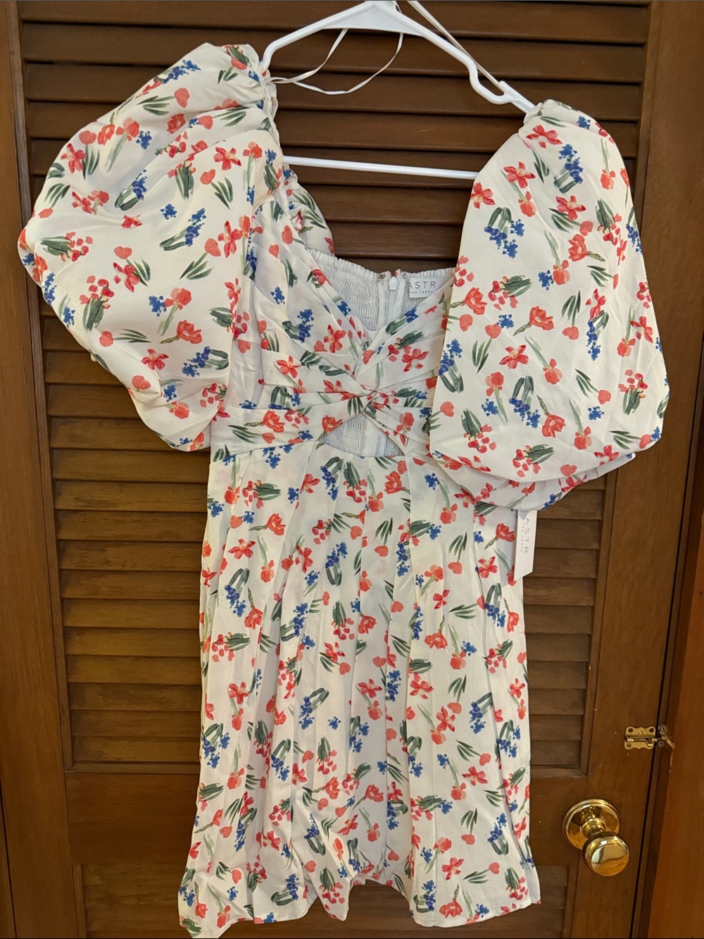 Astr the label Ivory Floral Puff-Sleeve Mini Dress